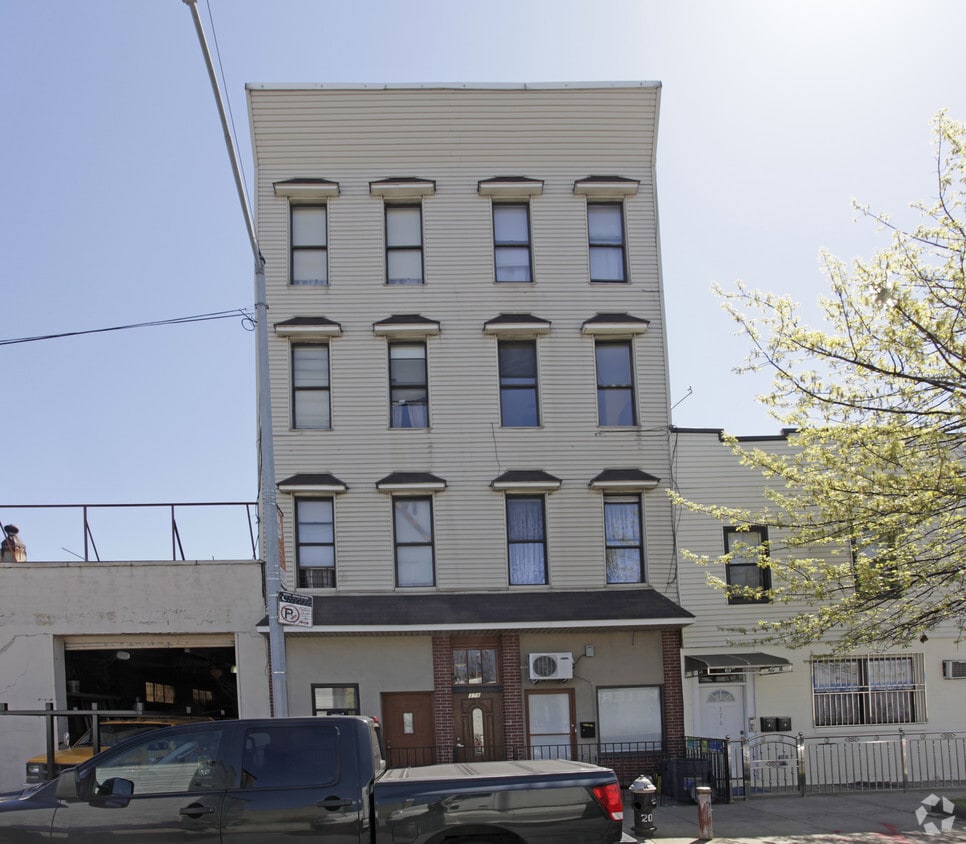 380 McGuinness Blvd, Brooklyn, NY 11222 Apartments in Brooklyn, NY