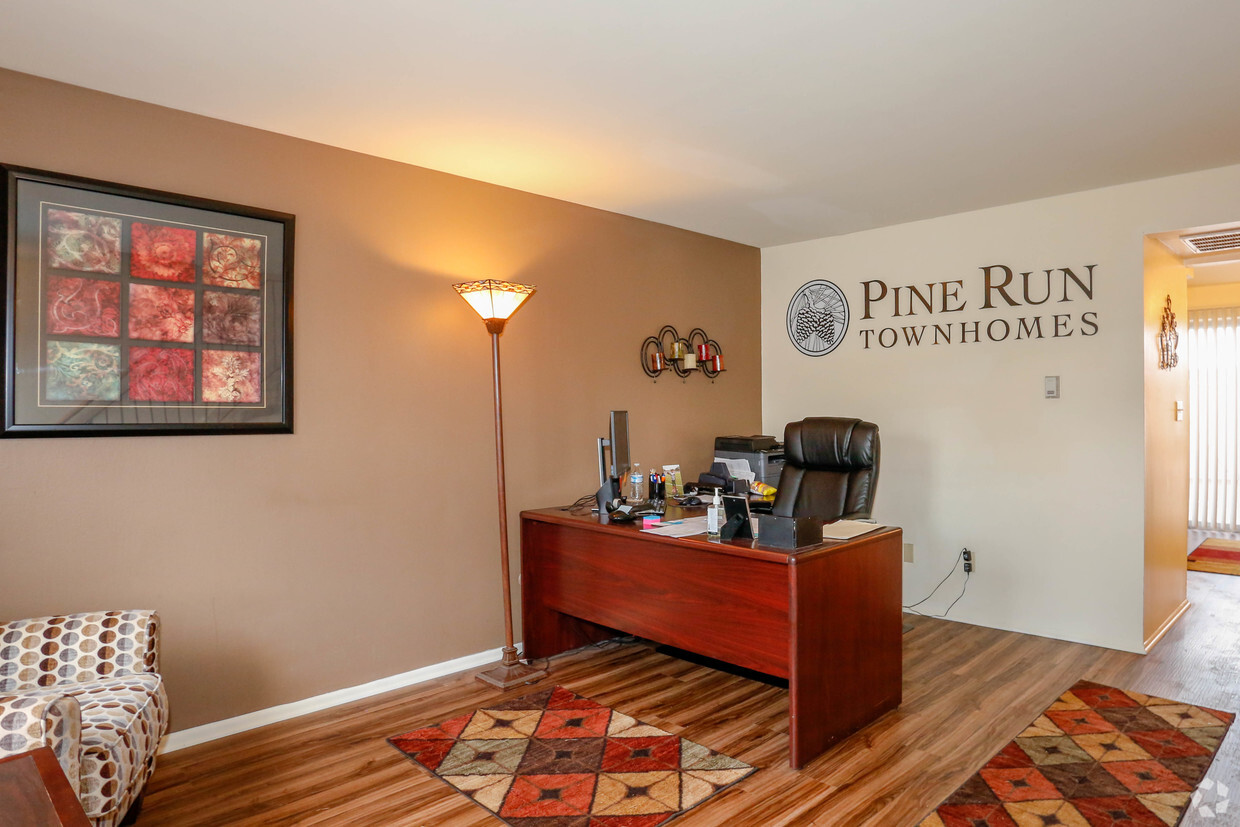 Foto principal - Pine Run Townhomes