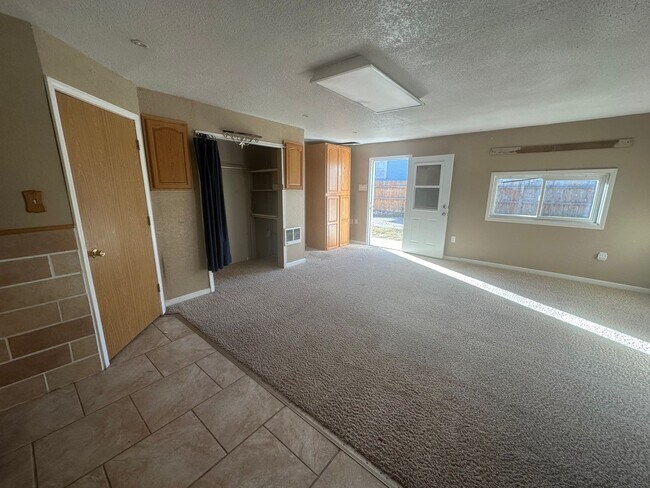 Foto del edificio - One bedroom, One bathroom front/back duplex. Pet Friendly! Located in Scottsbluff!