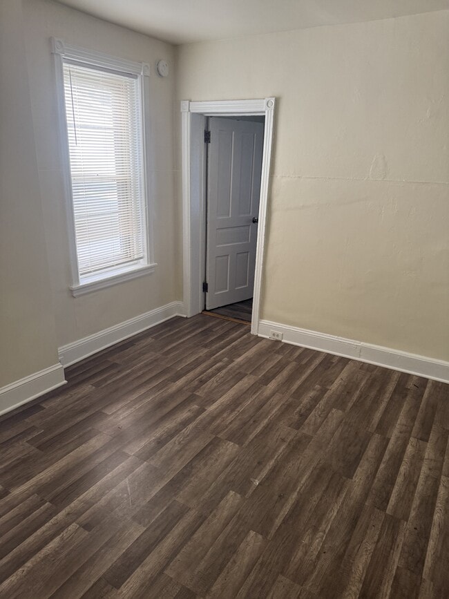 Photo - 187 E 18th St House