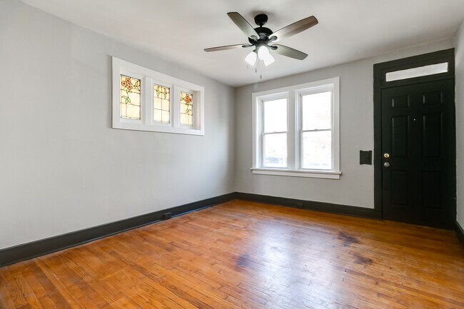 Foto del edificio - 4918 Winona Ave