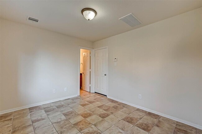 Foto del edificio - 3216 Clearview Cir
