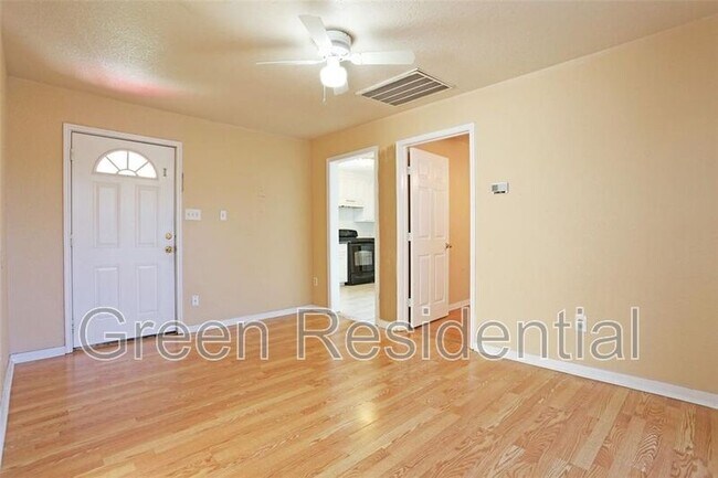 Foto del edificio - 700 N Shirley St