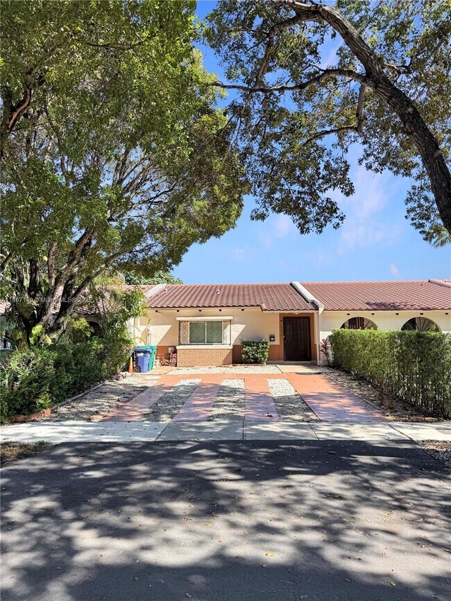 Foto del edificio - 6936 Holly Rd