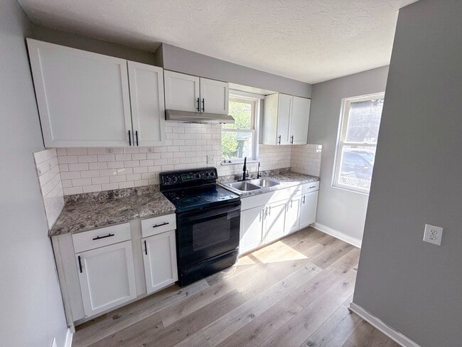 Building Photo - Beautifully Renovated 3-Bedroom Home with ...