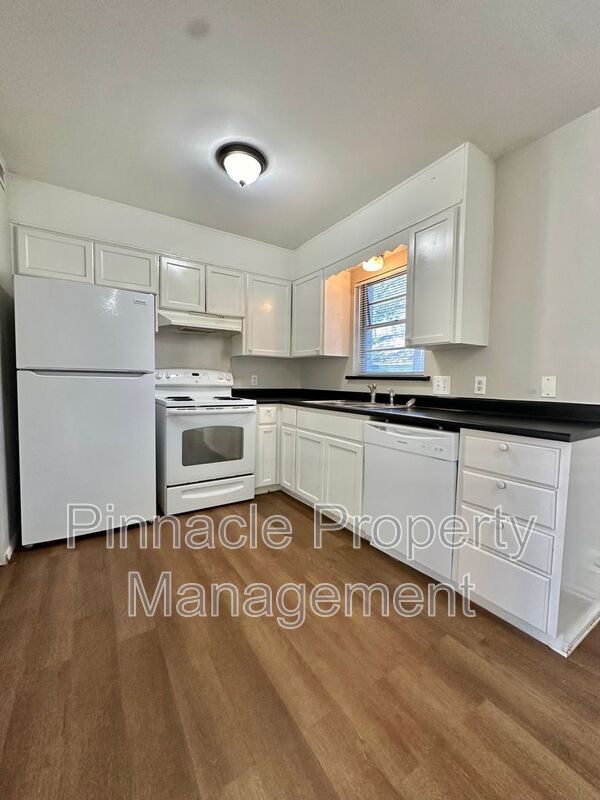 Building Photo - 1425 Austin St