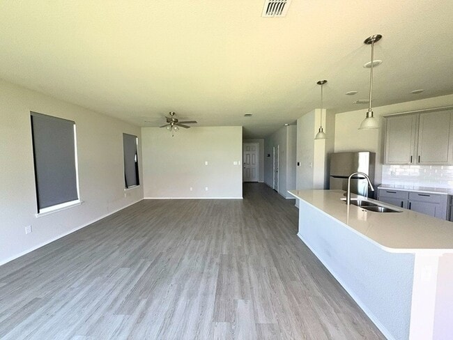Building Photo - 8978 Fair Oaks Dr