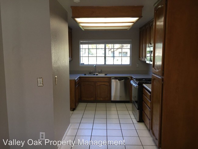 Building Photo - 3 br, 2 bath House - 2912 Floyd Ave