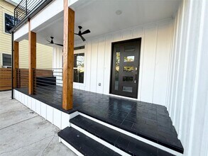 Building Photo - 1617 Common St