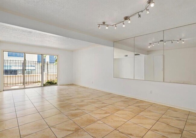 Building Photo - 811 Lovett Blvd