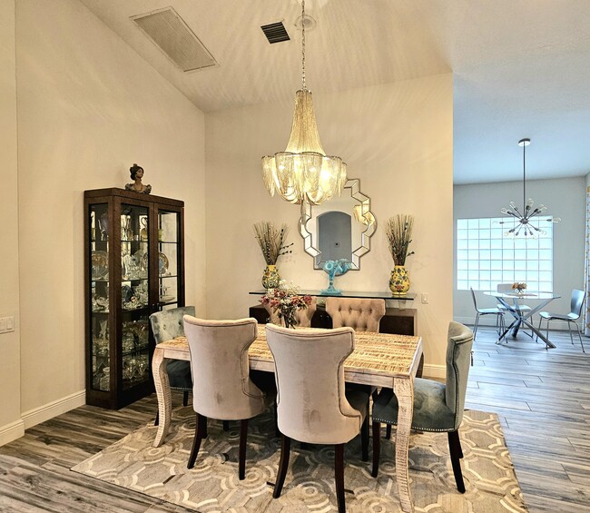 Building Photo - 9825 Mantova Dr