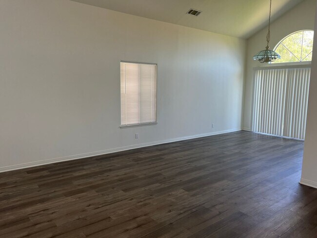 Foto del edificio - North Oxnard Single Family Home