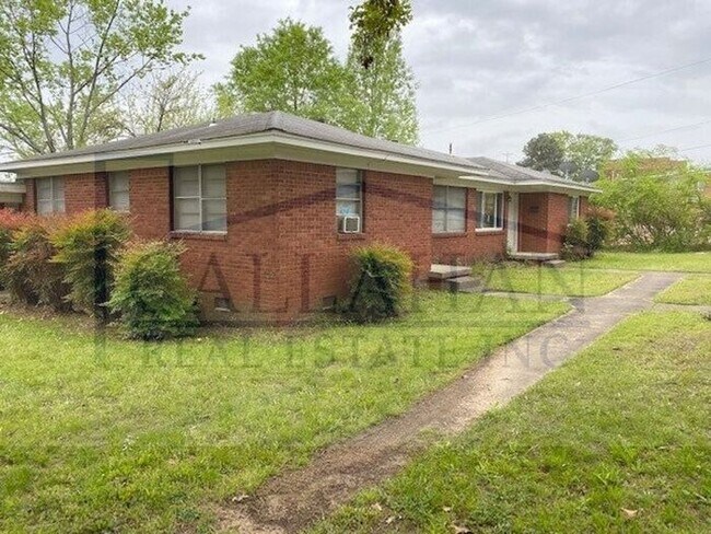 Building Photo - Updated Park Hill duplex