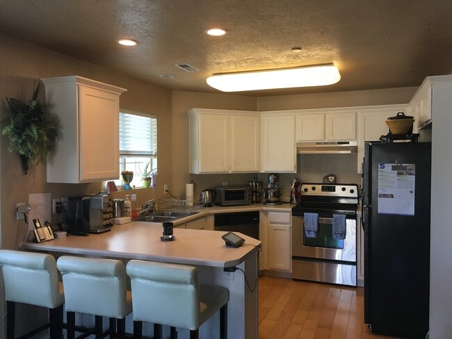 Kitchen - 176 Spencer Peak Way
