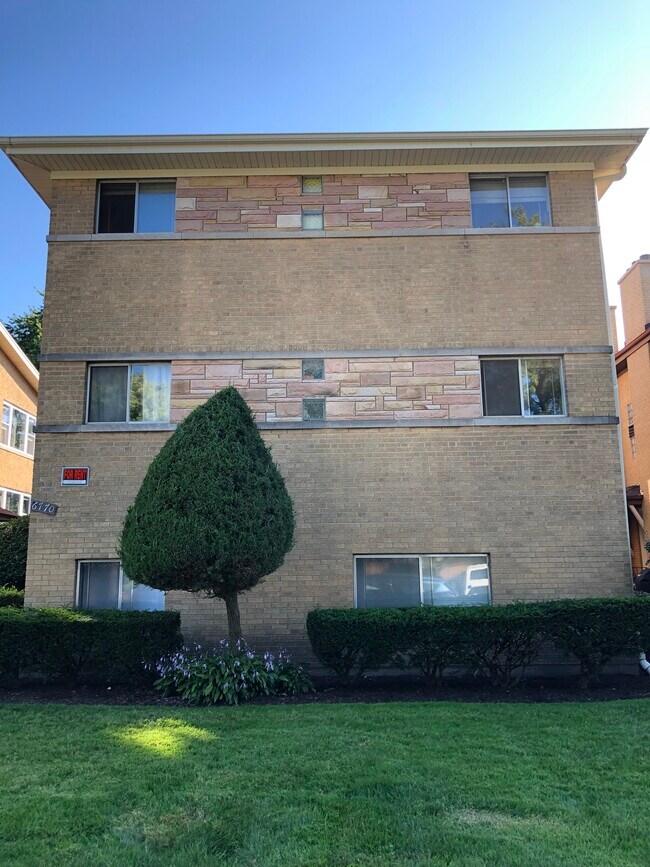 6764 N Sauganash Ave Unit GBS, Chicago, IL 60646 Apartments in