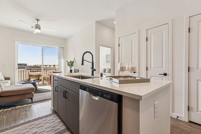 Building Photo - Lura Vegas Apartments