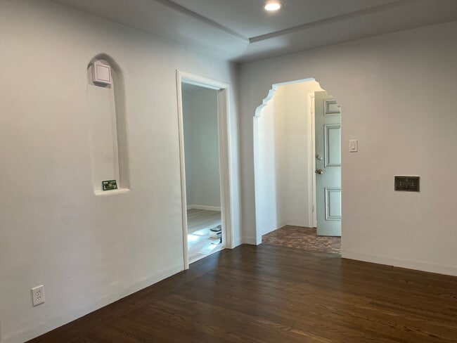 Building Photo - Single Family Home Near Land Park