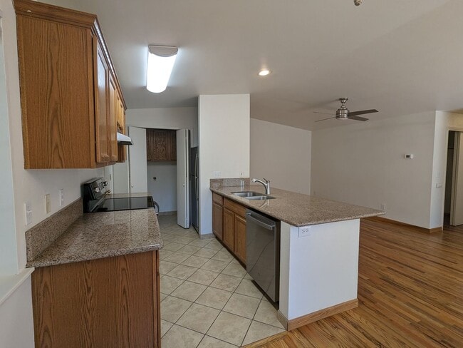 Building Photo - 2x2 duplex with a fenced yard, single-car ...