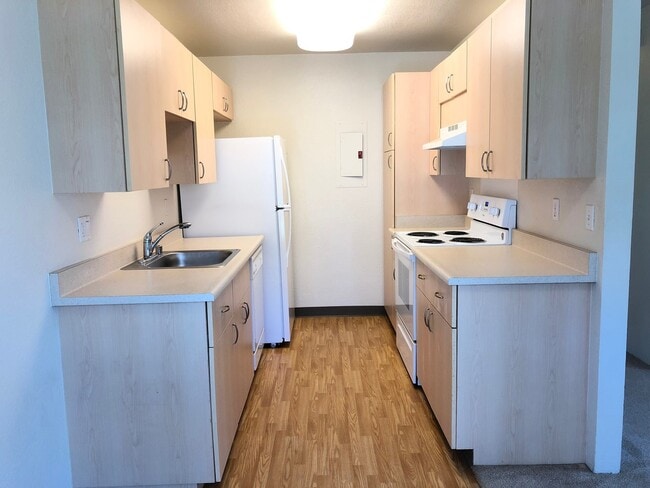 Building Photo - Crosspointe - 2 Bdrm/1 Bath Bottom Corner ...