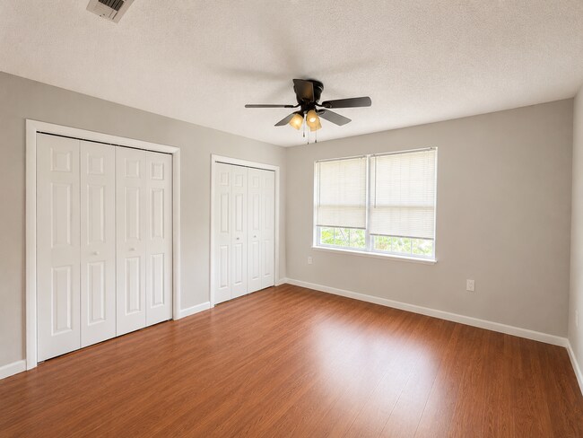 Foto del edificio - Charming 3-Bedroom Home with Bonus Room on Spacious Lot – Lake City