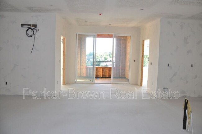 Foto del edificio - 24 W Main St