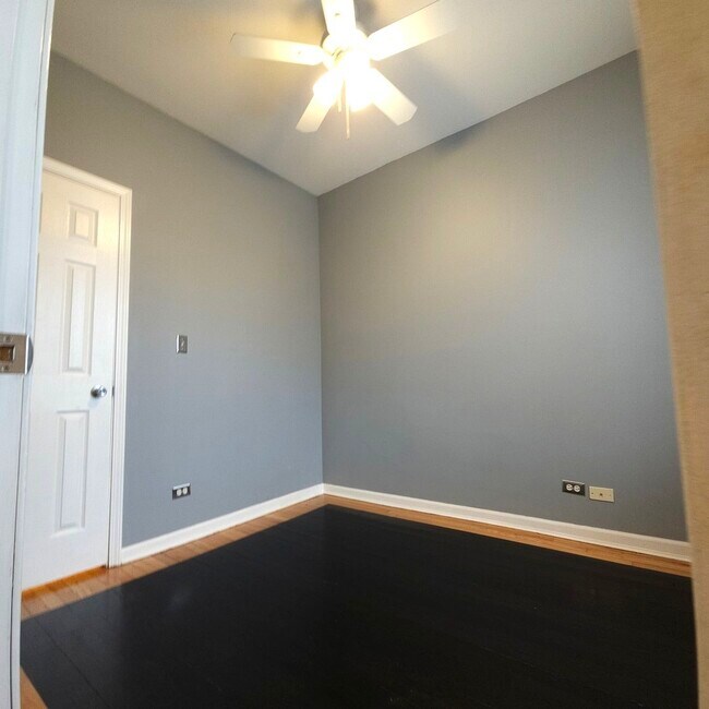 Foto del edificio - 8220 S Coles Ave