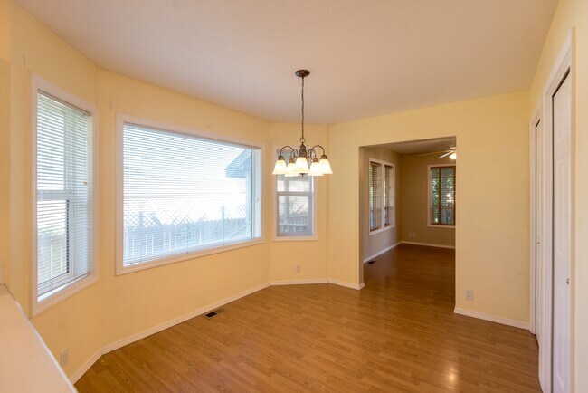 Building Photo - 2509 Applewood Ave