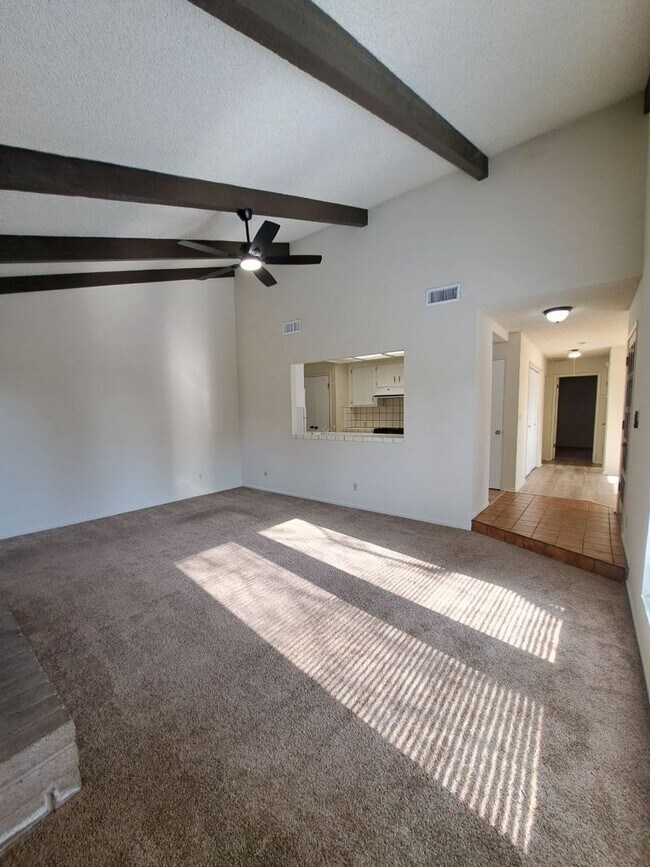 Foto del edificio - 4593 N Emerson Ave