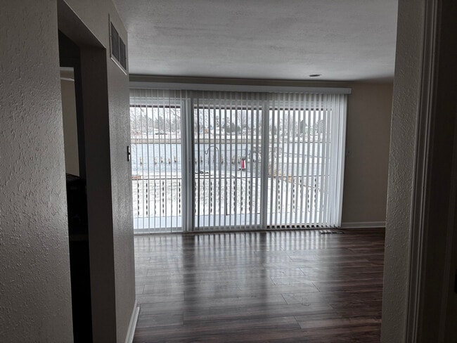 Foto del edificio - 625 E Harbor St