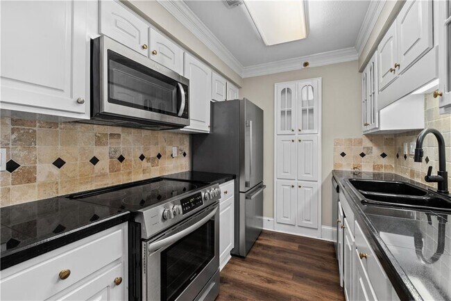 Foto del edificio - 1120 Highland Bluff Dr S E