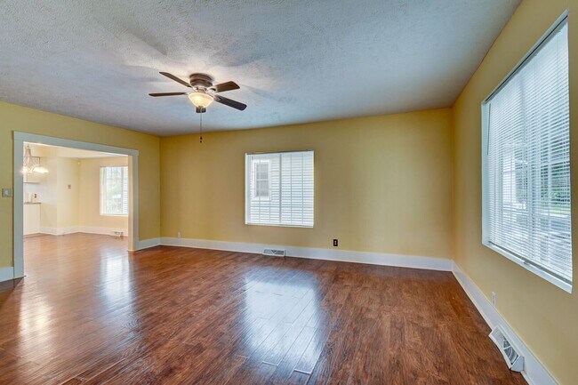 Foto del edificio - Charming and Spacious Home!