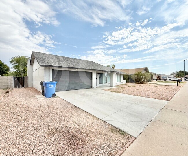 Building Photo - 1744 W Mohawk Ln