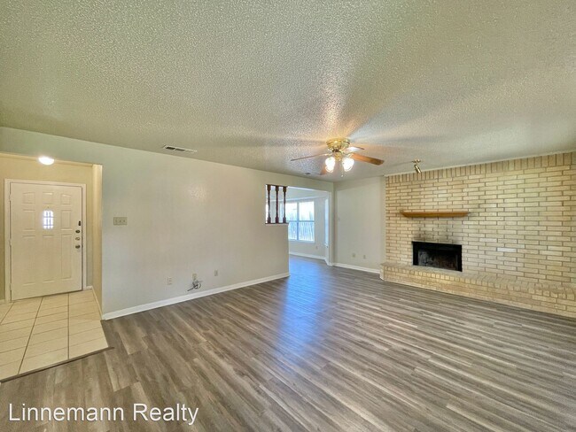 Foto del edificio - 3 br, 2 bath House - 109 South Brook Drive