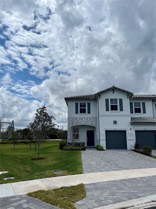 Building Photo - 4610 NW 120th Way
