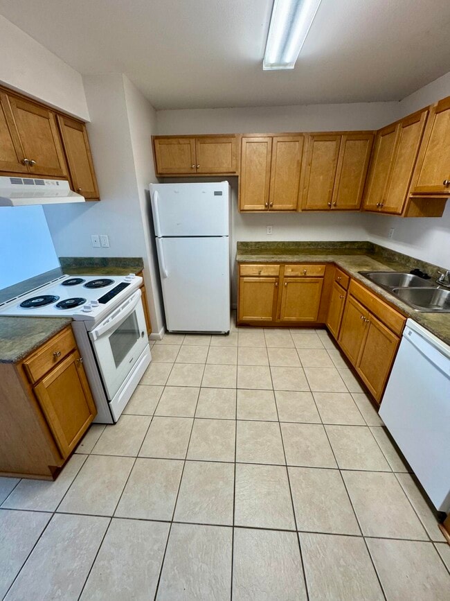 Building Photo - 129 SE Scottwood Dr