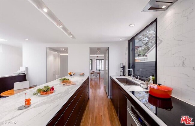 Foto del edificio - 3 br, 2 bath House - 10852 Kingsland St