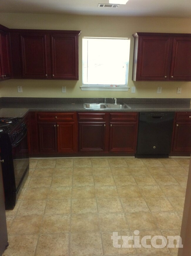 Building Photo - 6601 Pamplona Pl