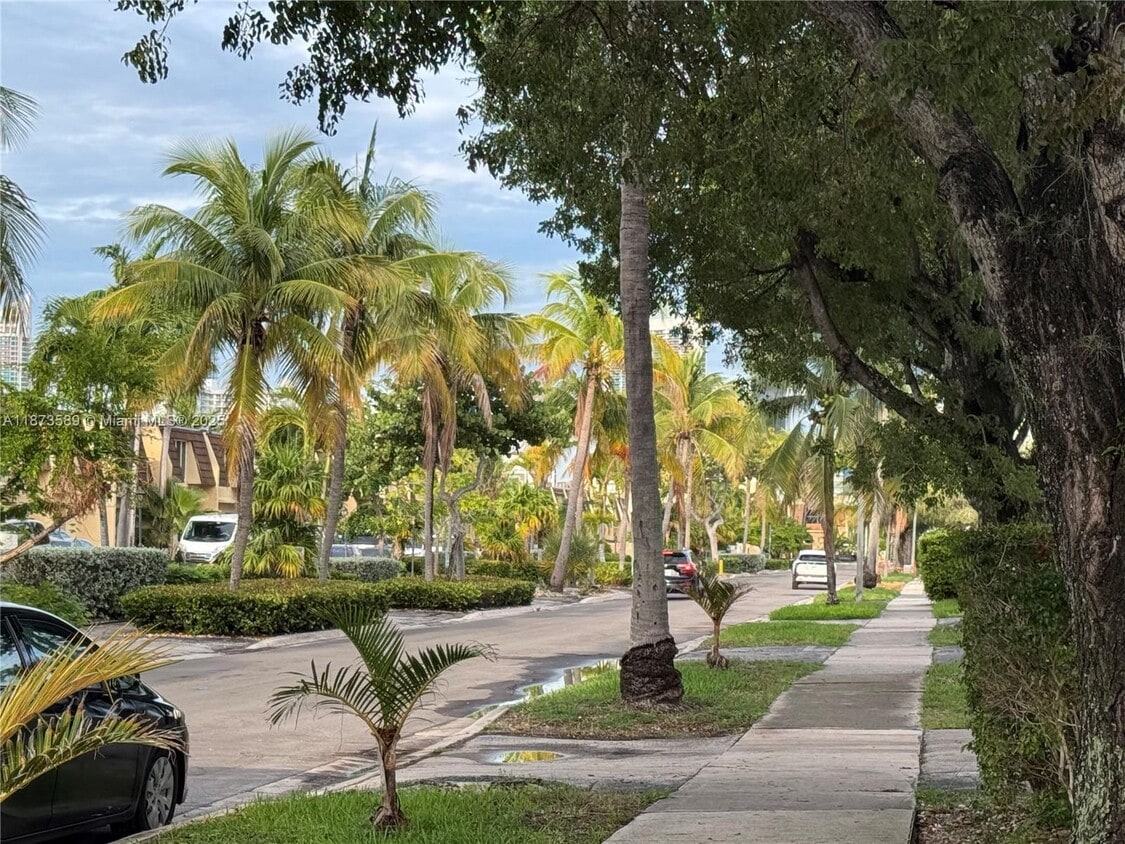 Foto principal - 3768 NE 167th St