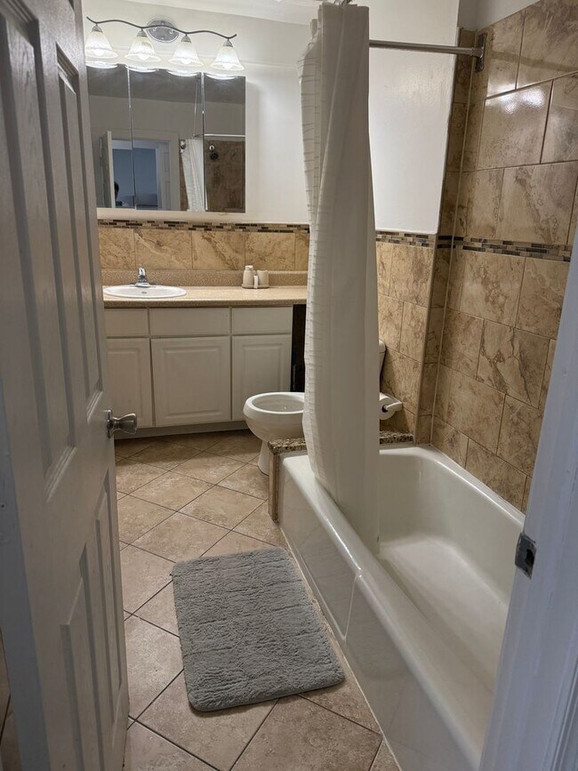 Interior Photo - Colonial Point Apartments