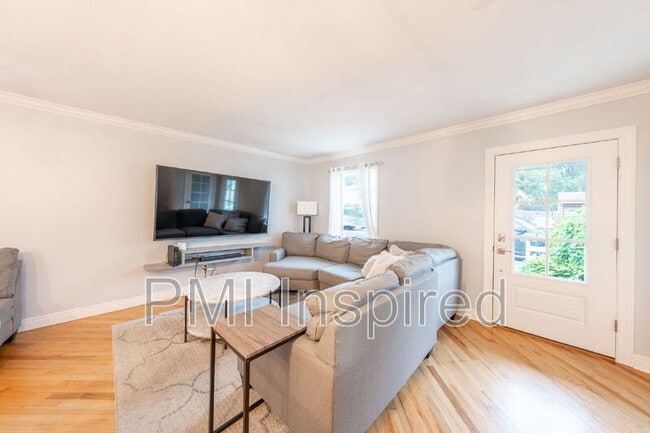 Building Photo - 446 Monmouth Ave