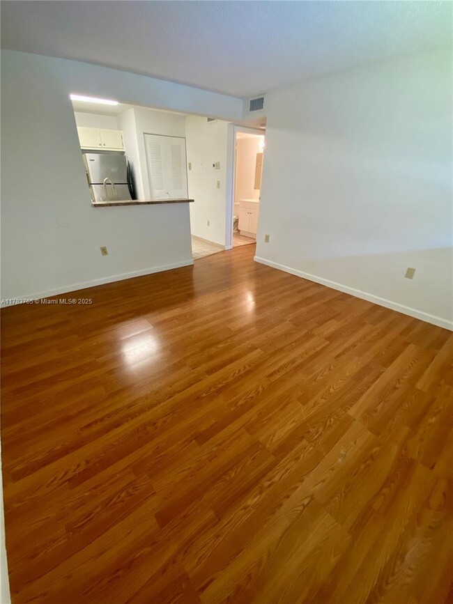 Building Photo - 351 Palm Way
