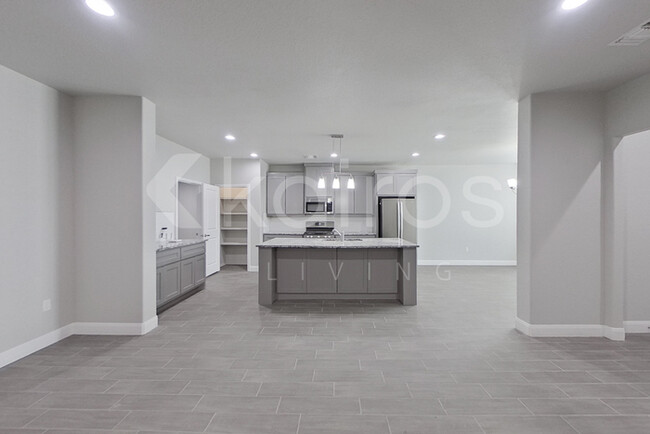 Building Photo - 2802 Destin Ave