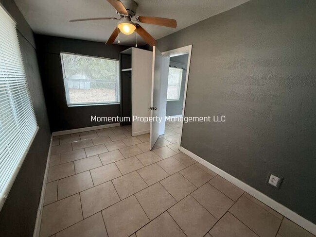 Foto del edificio - Beautifully Remodeled 2/1 St Pete- ASK ABOUT OUR SPECIAL!