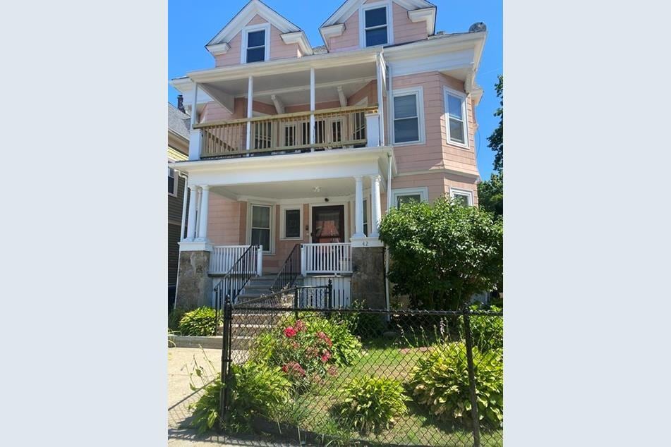 Primary Photo - 42 Intervale St