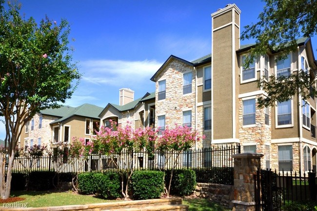 Foto del edificio - 5200 Town and Country Blvd