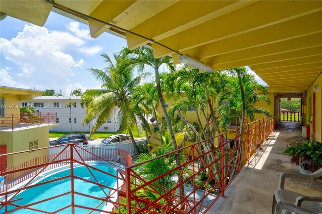 Foto del edificio - 12195 W Dixie Hwy