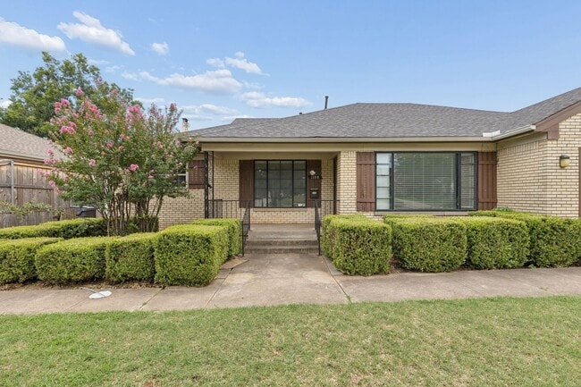 Building Photo - Beautiful Home in Nichols Hills FOR RENT
