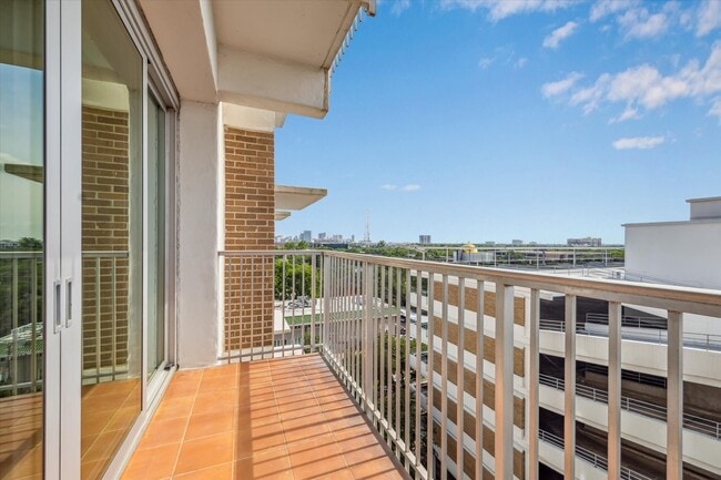 Foto del edificio - 3614 Montrose Blvd