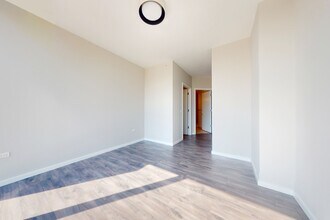 Interior Photo - 5252