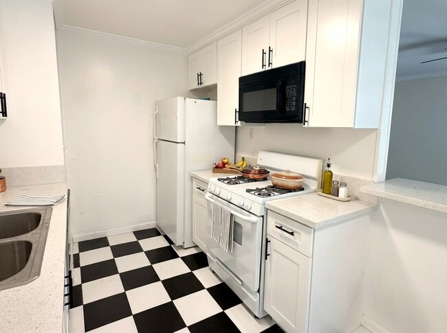 Building Photo - Bungalows